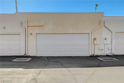 3447 Garden East Drive Garage