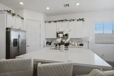 794 Charming Holly Street Kitchen