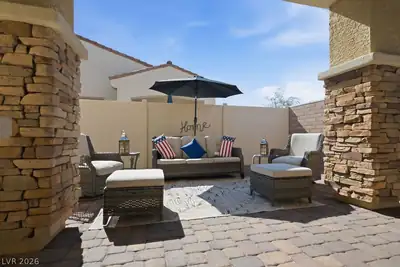 794 Charming Holly Street Patio