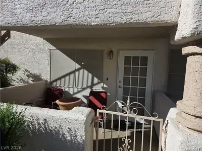 932 Boulder Mesa Drive 102 Patio
