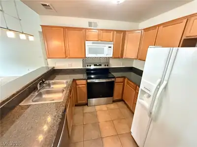 3145 FLAMINGO Road 2043 Kitchen