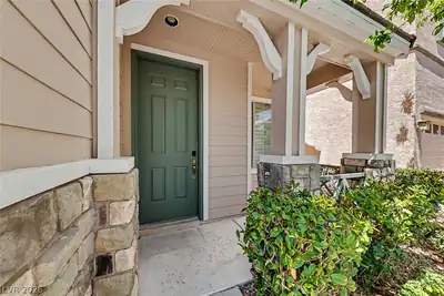 7609 Aspen Color Street Entry