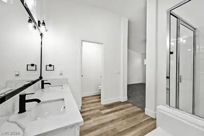 6729 Montezuma Castle Lane Primary Bathroom