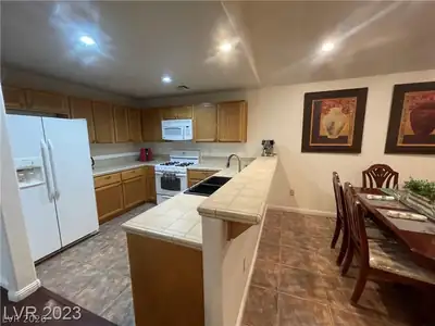 9174 RED CURRANT Avenue Kitchen