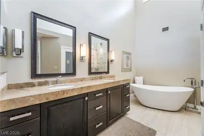 7307 Mission Hills Drive Primary Bathroom