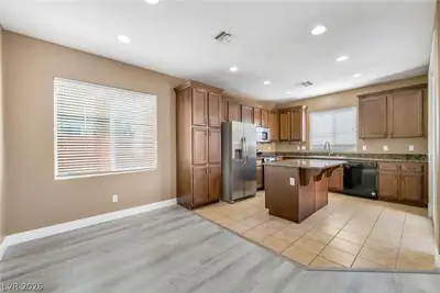 9845 Iris Valley Street Kitchen