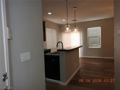 8416 VIANSA LOMA Avenue Kitchen