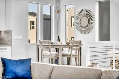 11512 West Fleet Wing Avenue Dining Area