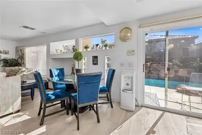 8086 Avalon Island Street Dining Area