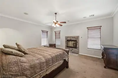 3890 Oakleaf Avenue Bedroom