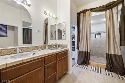 3890 Oakleaf Avenue Primary Bathroom