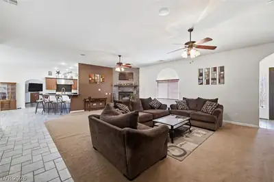 3890 Oakleaf Avenue Living Room