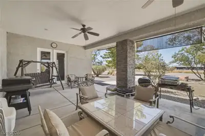 3890 Oakleaf Avenue Patio