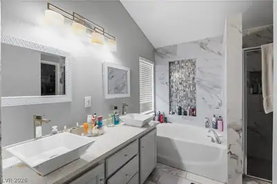 5024 Silhouette Avenue Primary Bathroom
