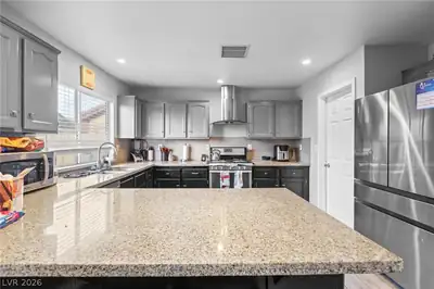 5024 Silhouette Avenue Kitchen
