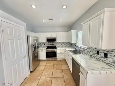 1212 Diamond Valley Street Kitchen
