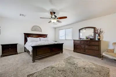 2884 Strathallan Avenue Bedroom