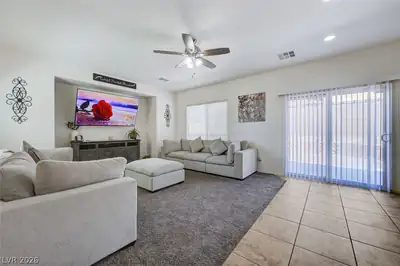 2884 Strathallan Avenue Living Room