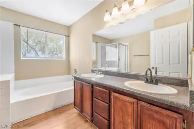 8101 Exploration Avenue, Las Vegas, NV 89131 Primary Bathroom