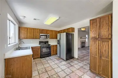 9304 Chilly Pond Avenue, Las Vegas, NV 89129 Kitchen