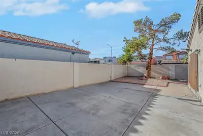2127 ALISA MARIA Way Yard