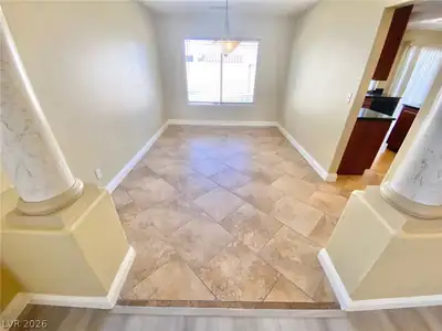 8482 Canvas Vest Court Dining Area