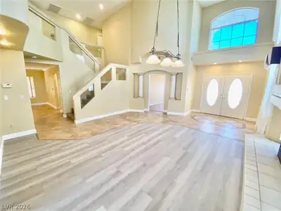 8482 Canvas Vest Court Living Room