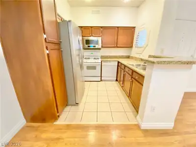5415 West Harmon Avenue 1037, Las Vegas, NV 89103 Kitchen