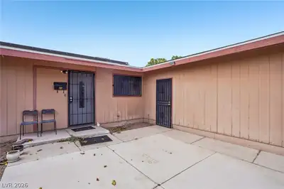 2617 North Bruce Street Entry