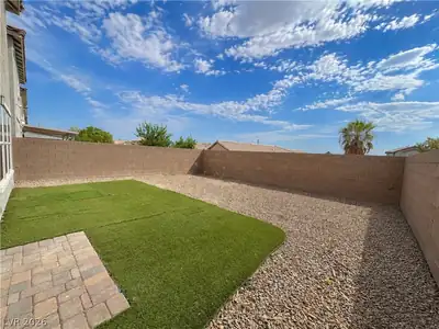 5640 Autumn Cliffs Way Yard