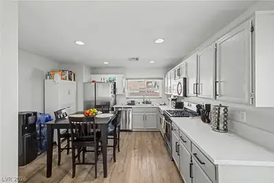 5208 Paradise Valley Avenue Kitchen