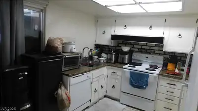 6333 West Washington Avenue Kitchen