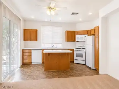 10748 Primrose Arbor Avenue Kitchen
