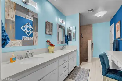 3016 Plaza De Monte Primary Bathroom