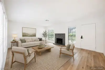 501 Buttonwood Lane Living Room