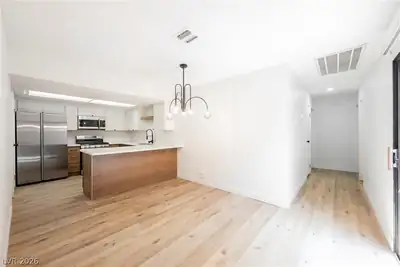 501 Buttonwood Lane Dining Area
