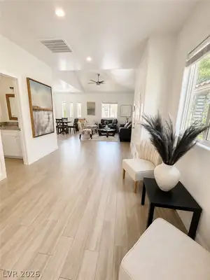 5446 Pine Ranch St Entrance Foyer