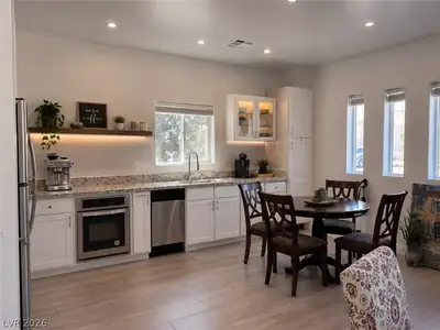 5446 Pine Ranch St Kitchen