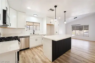 3369 Katmai Drive Kitchen