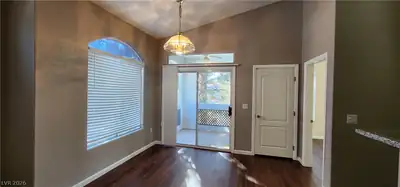 700 Carnegie Street 2124 Dining Area