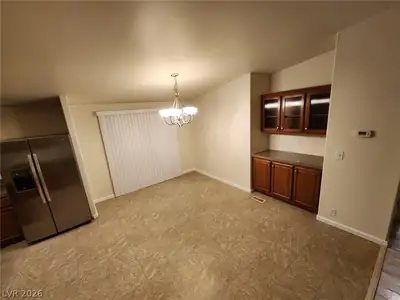 4140 West Victoria Street Dining Area