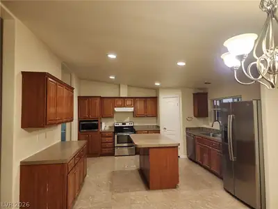 4140 West Victoria Street Kitchen