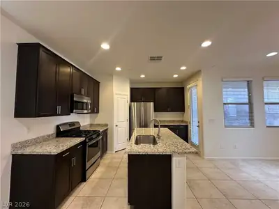 7563 Whitman Colonial Street Kitchen