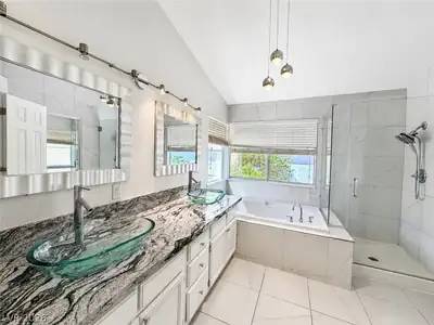 7547 Brightwood Drive Primary Bathroom