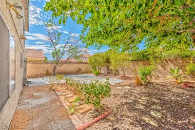 7686 Selby Court Yard