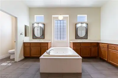 3334 Garden Shower Place Primary Bathroom