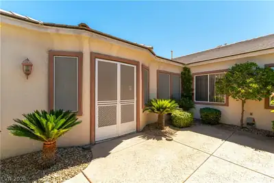 3334 Garden Shower Place Courtyard