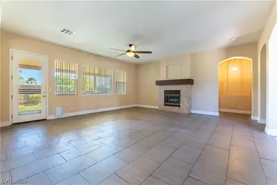 3334 Garden Shower Place Living Room