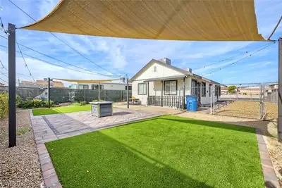 1934 Stanford Street B Yard