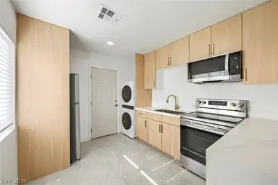 1934 Stanford Street B Kitchen